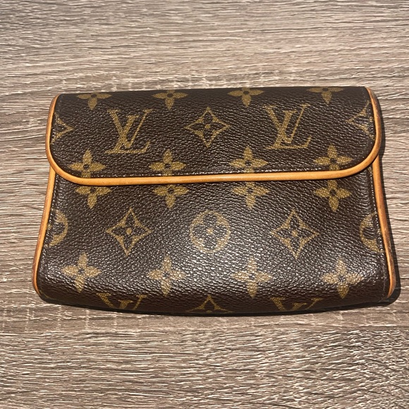 Louis Vuitton Handbags - Louis Vuitton pochette Florentine